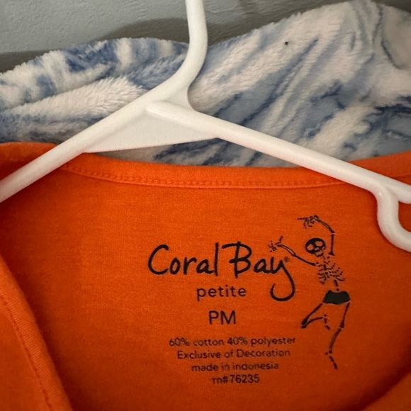 Halloween Graphic sweater & tee’s - Picture 9 of 9